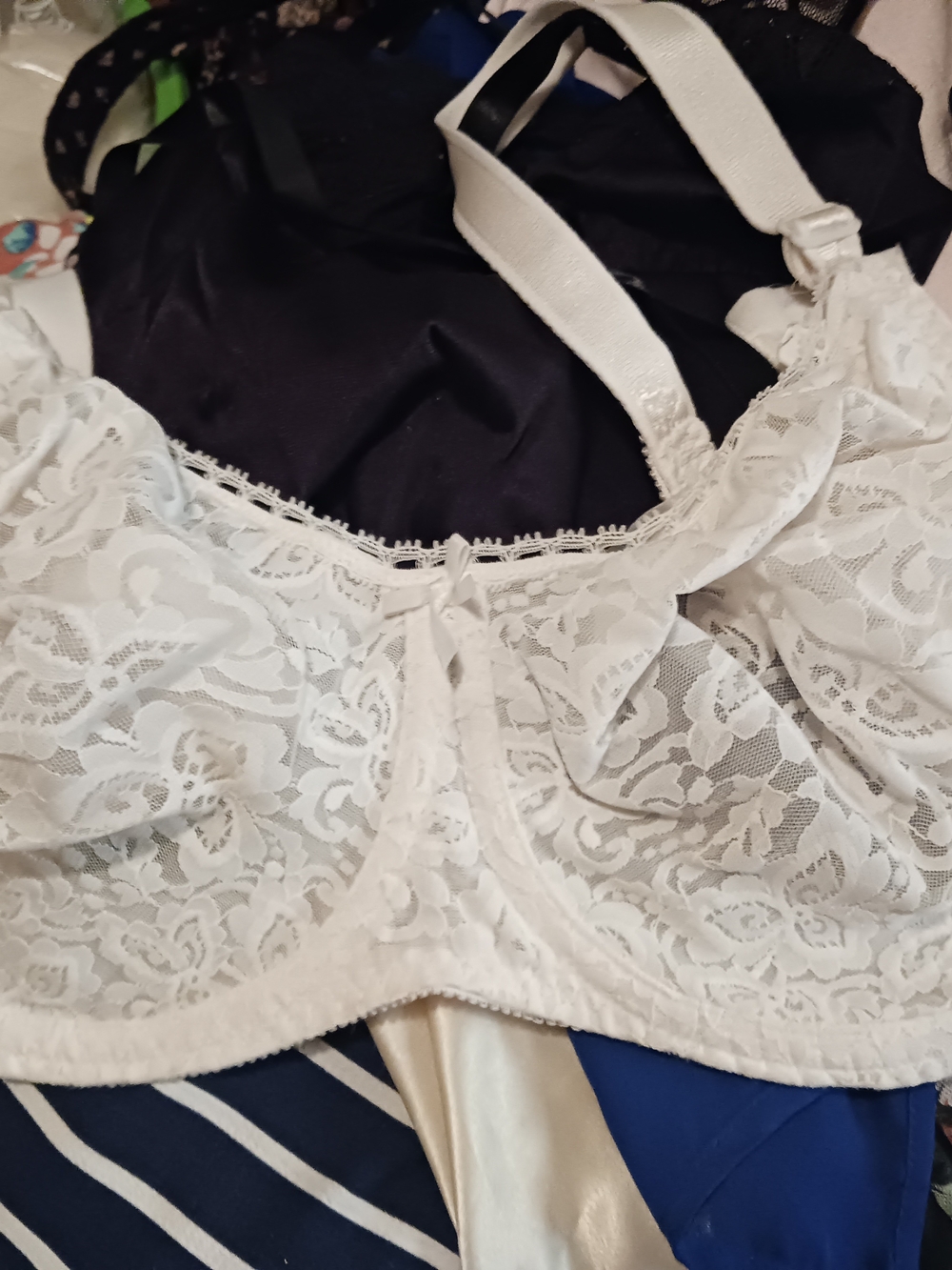Bali White Lace Underwire Bra with Adjustable Straps
